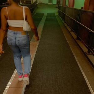 Meet your Posher, Mahogani